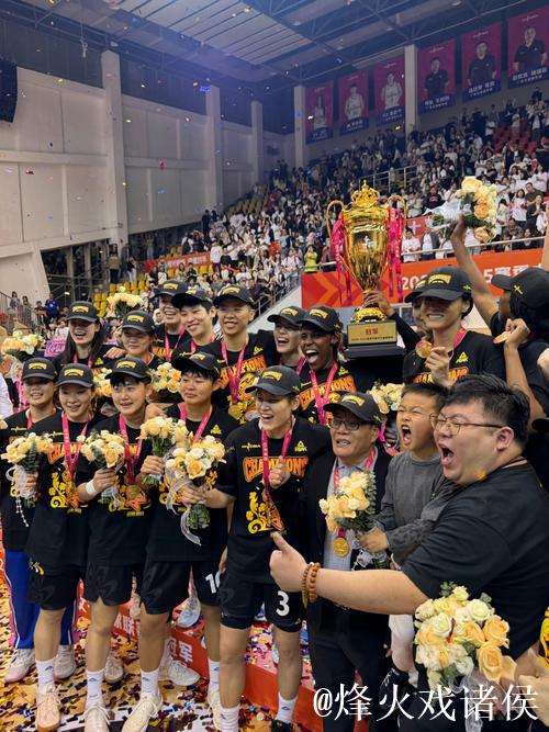 来自花都的两位队员助力广东女足夺得铜牌! 来自花都的两位队员助力广东女足夺得铜牌!